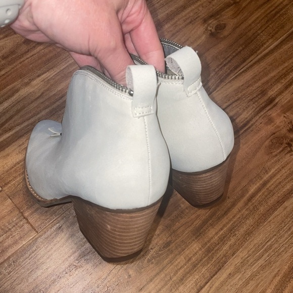 Coconuts by Matisse women’s 9.5 boots ankle booties beige off white zipper 3” - Picture 4 of 8